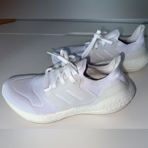 Women’s Adidas Ultraboost 22 - cloud white - size- 7.5